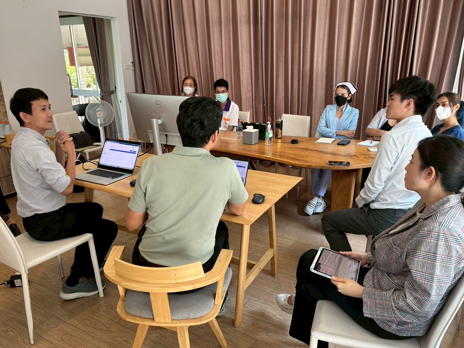 MedSync ลงพื้นที่สอนการใช้งานระบบ CareOnCloud ศูนย์ดูแลผู้สูงอายุบ้านร่มเย็น จ.นครปฐม