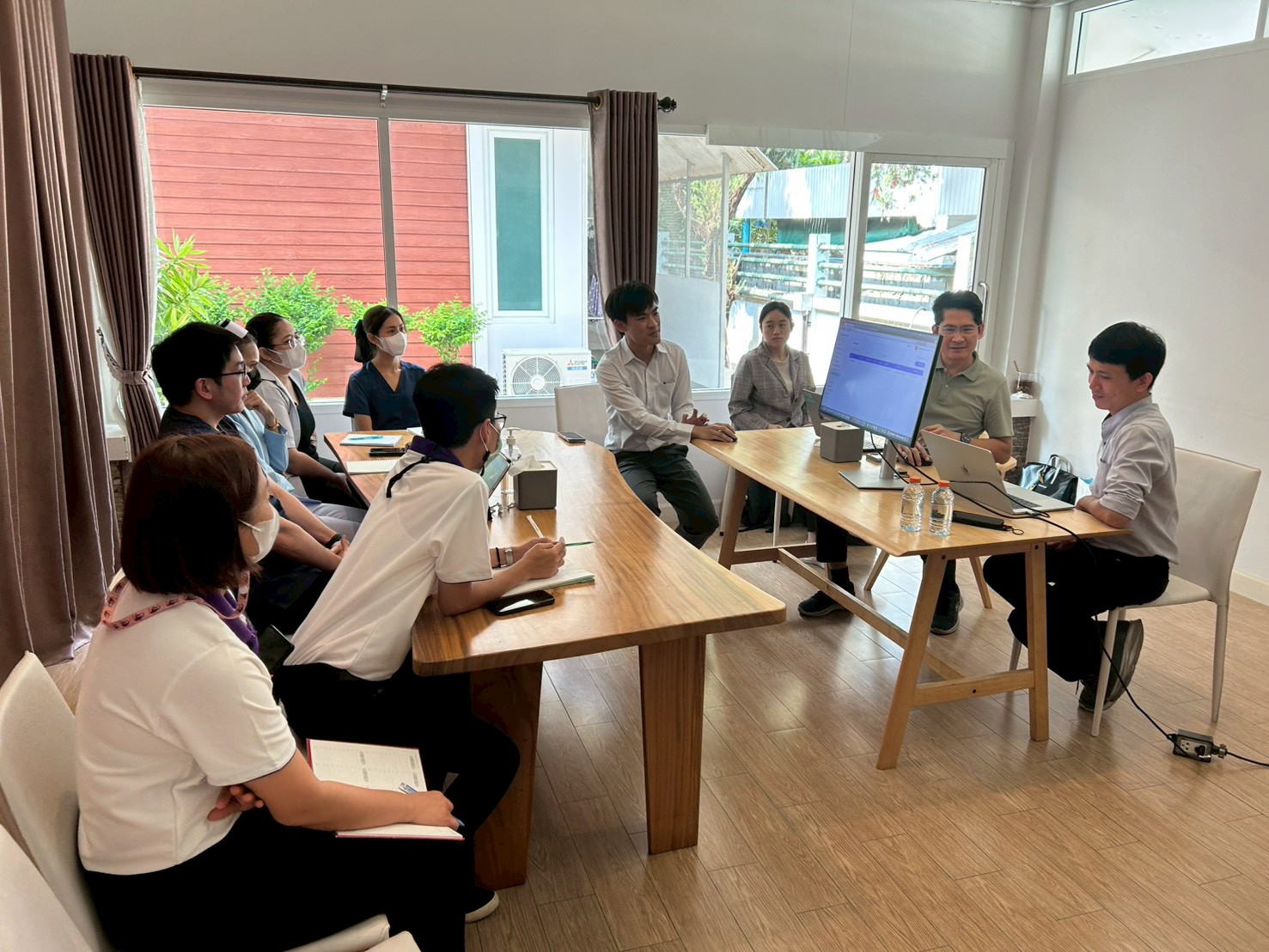 MedSync ลงพื้นที่สอนการใช้งานระบบ CareOnCloud ศูนย์ดูแลผู้สูงอายุบ้านร่มเย็น จ.นครปฐม ภาพที่ 2